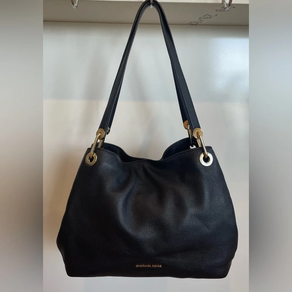 Micheal Kors Raven Large Leather Shoulder Bag Black with Gold Hardware - Picture 4 of 7